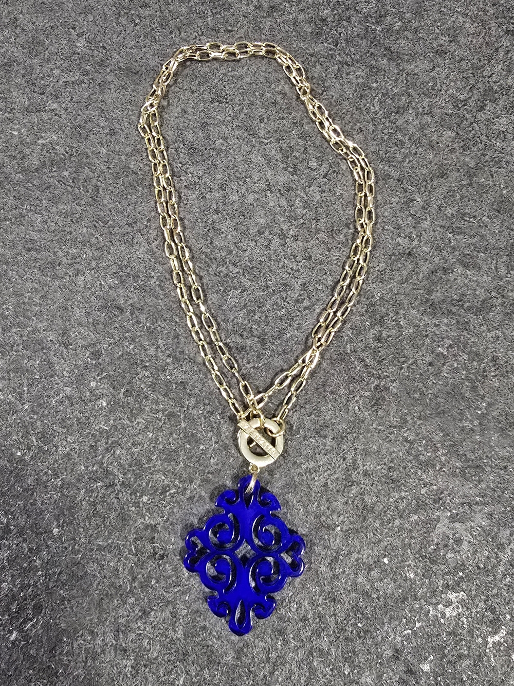 ZENZII Royal Blue Baroque Cutout Resin Pendant Necklace – Signed Toggle Clasp